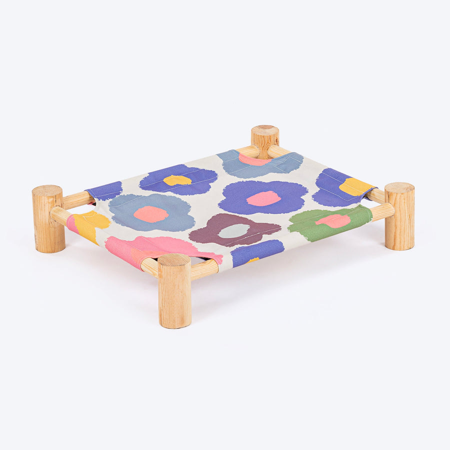 HUFT Elevated Cot Bed For Cat - Multicolor