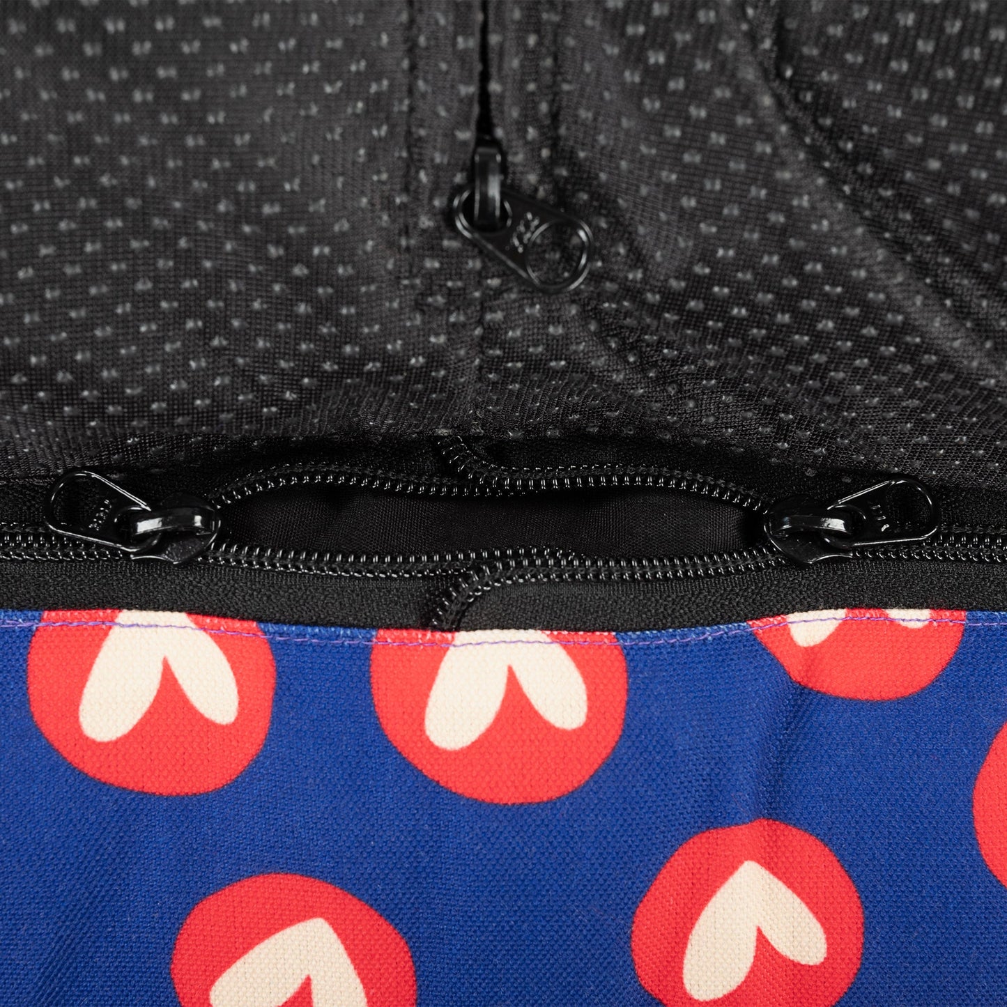 HUFT CuddleLove Lounger Bed For Dog - Red & Navy