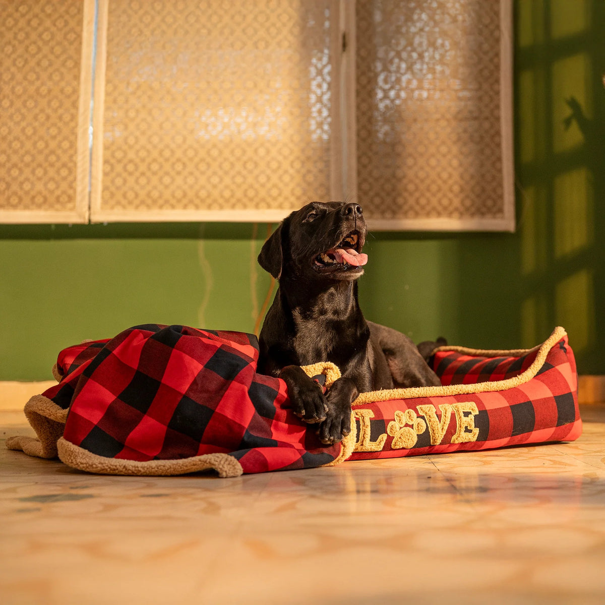 HUFT Love Plaid Lounger Bed For Dog - Red & Black