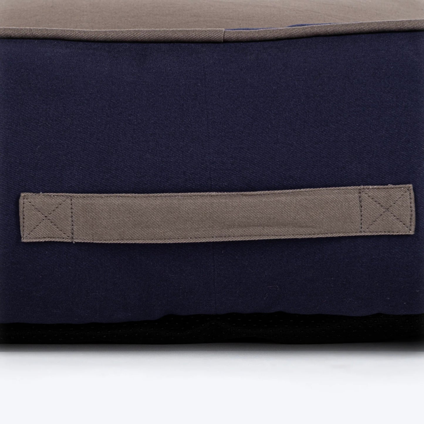 HUFT Giraffe Classic Lounger Bed For Dog - Grey & Navy