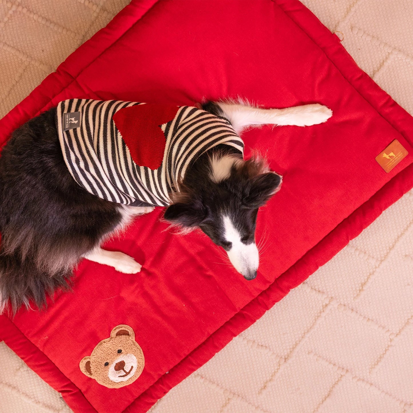 HUFT Snuggle Bear Mat For Dog - Red
